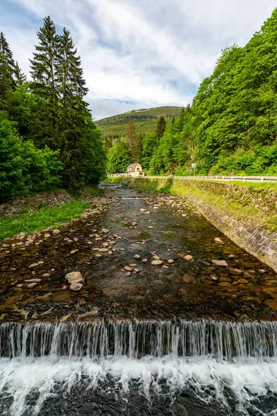 stock image Elbe (Lave) river flowing through the city centre of Spindleruv Mlyn - popular tourist hiking destination and winter ski resort. Krkonose Mountains