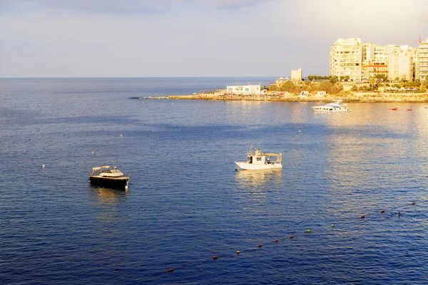 Malta Julians 2022 Paisagem Com Pequenos Iates Prazer Mar Mediterrâneo — Fotografia de Stock