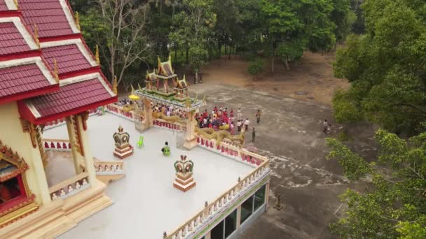 Högvinkelvideo Den Förtjänstfulla Ceremonin Buddistiska Munk Ordination Surat Thani Provinsen — Stockvideo