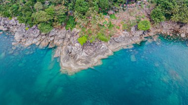 Patong, Phuket yakınlarındaki deniz manzaralı kafe, dağ ve deniz atmosferi