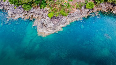 Patong, Phuket yakınlarındaki deniz manzaralı kafe, dağ ve deniz atmosferi