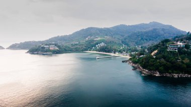 Patong, Phuket yakınlarındaki deniz manzaralı kafe, dağ ve deniz atmosferi