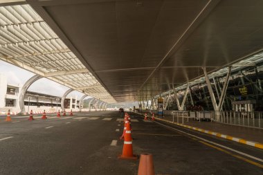 Otopark, kalkış alanı, ikinci kat, Phuket Uluslararası Havaalanı.