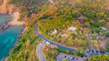 Phromthep Burnu, güzel doğal deniz manzarası Günbatımı manzarası, Phuket, Tayland 'da turistlerin ziyaret ettiği bir numaralı bakış açısı.