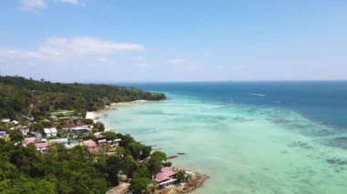 Drone video kameraları, Krabi Ulusal Parkı 'ndaki adalar, Tayland, turistik yerler, dünyadaki herkesin ziyaret etmesi gereken güzel plajlar..