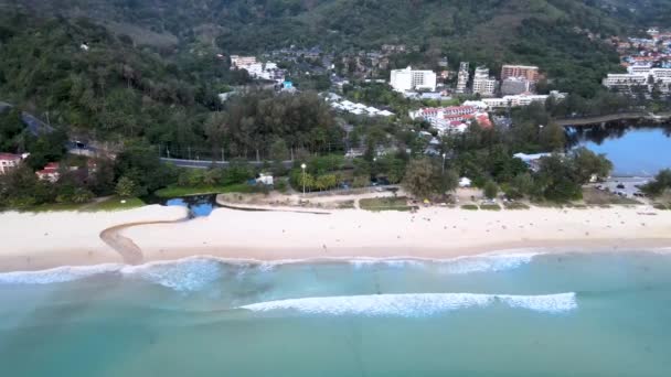 Drone Video Στιγμιότυπα Υψηλής Γωνίας Kata Beach Karon Όμορφη Παραλία — Αρχείο Βίντεο