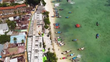 Drone video kameraları, Krabi Ulusal Parkı 'ndaki adalar, Tayland, turistik yerler, dünyadaki herkesin ziyaret etmesi gereken güzel plajlar..