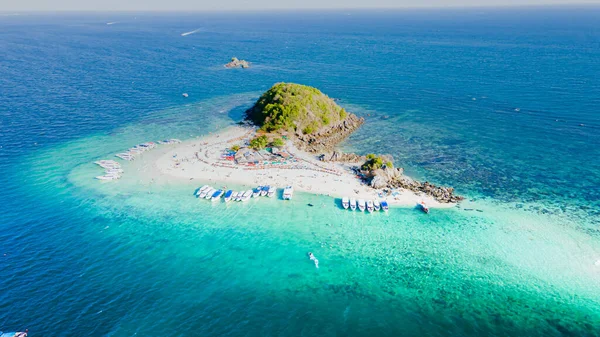 stock image High angle view of the sea, Koh Khai, a major tourist attraction Soak up the sun or go on an adventure trip. Take a walk and take pictures with the white beach mountains.