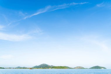 Gökyüzü gradyanı arkaplanı. Parlak bir sabah ve Patong, Phuket, Tayland 'da taze gökyüzünün tadını çıkarın..