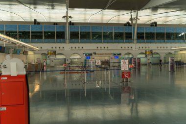 Binanın içinde, düşük kalabalık, gündüz vakti, Phuket Uluslararası Havaalanı