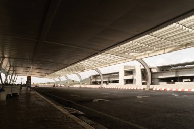 Otopark, kalkış alanı, ikinci kat, Phuket Uluslararası Havaalanı.