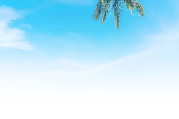 日落时乌云密布的蓝天 色彩艳丽 Patong Phuket Thailand中的天空纹理 抽象的自然背景 — 图库照片