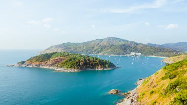 Phuket Tayland 'ın güneyindeki Panorama Promthep Cape Sunset Viewpoint Tayland' ın en sevilen beş turistik hava aracının fotoğraflarını çek.