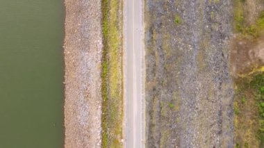 Phuket, Tayland 'daki Bang Wad Barajı' nın, Phuket Adası 'ndaki büyük bir su dağıtım barajının insansız hava aracı görüntüleri..