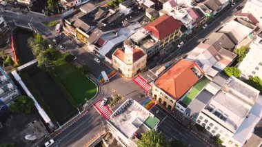 Phuket Eski Şehir 'in gün batımında Phuket, Tayland Sino-Portekiz Mimarisi' nde hava görüntüsü sabah güneşli, hava güzel ve ziyaret etmek için güzel bir yer..