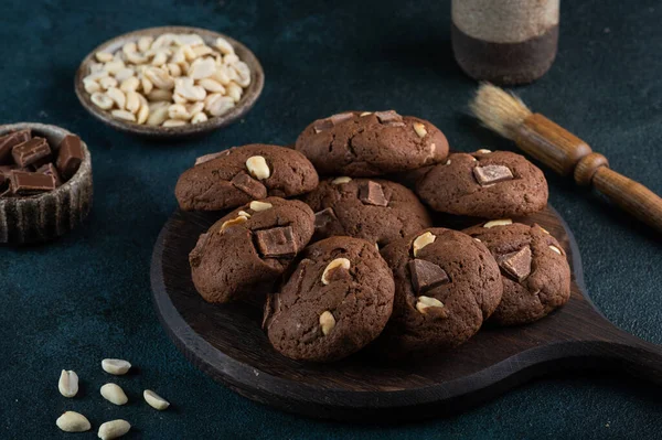 Stock image Fresh homemade chocolate chip cookies. Brownie cookies. Cookies with chocolate and nuts. Vegetarian dessert. American dessert.