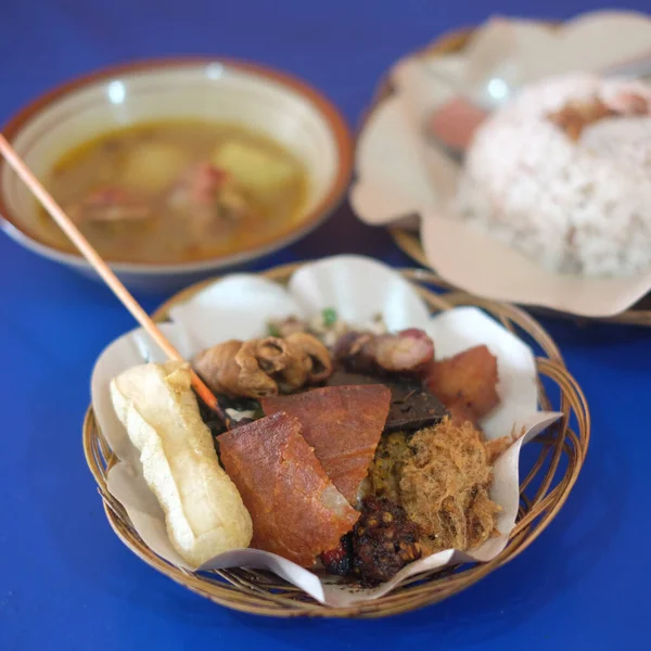Balinese Typical Food Nasi Babi Guling Specialty Składający Się Mięsa — Zdjęcie stockowe