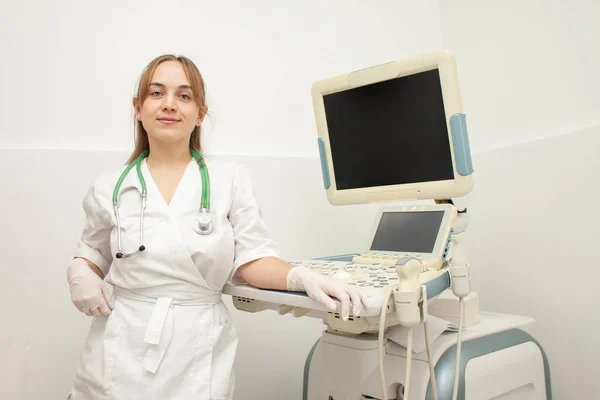 Girl Nurse Uniform Stands Ultrasound Machine Woman Doctor Hospital Medical — Foto de Stock