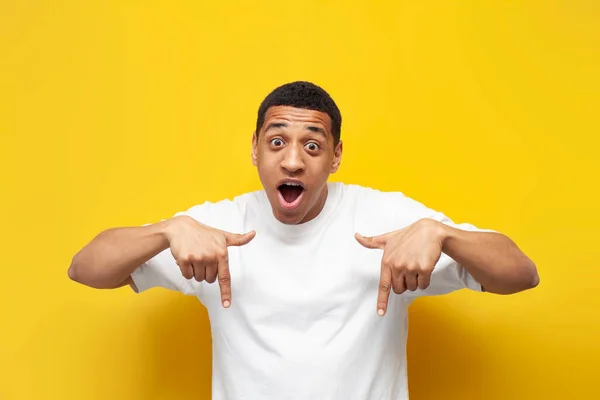 Young Surprised African American Guy White Shirt Shows His Hands — Stock Photo, Image