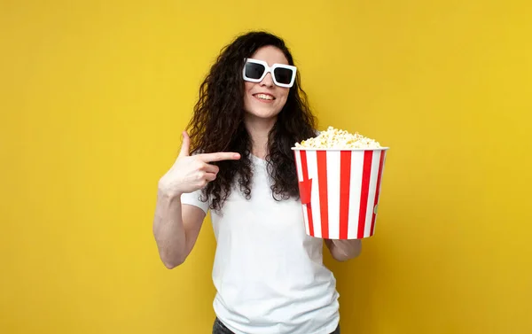 Young Curly Girl Glasses White Shirt Holds Popcorn Yellow Background — Stock Photo, Image