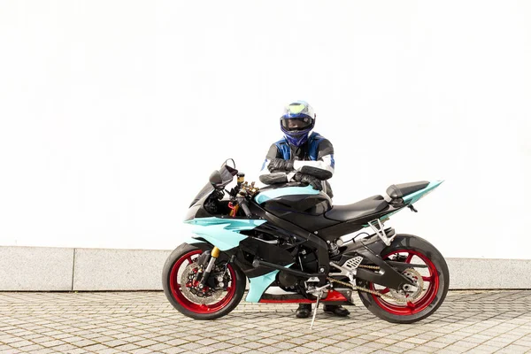 Cara Motociclista Equipamentos Proteção Profissional Capacete Fica Perto Moto Esportiva — Fotografia de Stock