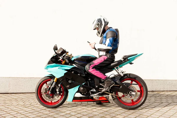 Gars Motocycliste Équipement Protection Professionnelle Casque Trouve Sur Moto Sport — Photo