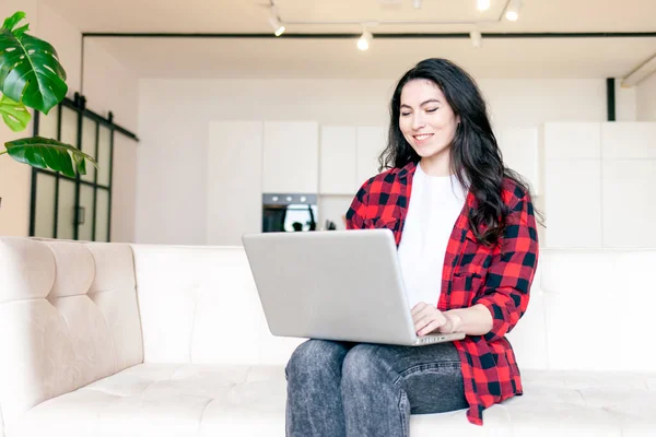 Curly Woman Shirt Sits Home Couch Uses Laptop Girl Types — Stock Photo, Image