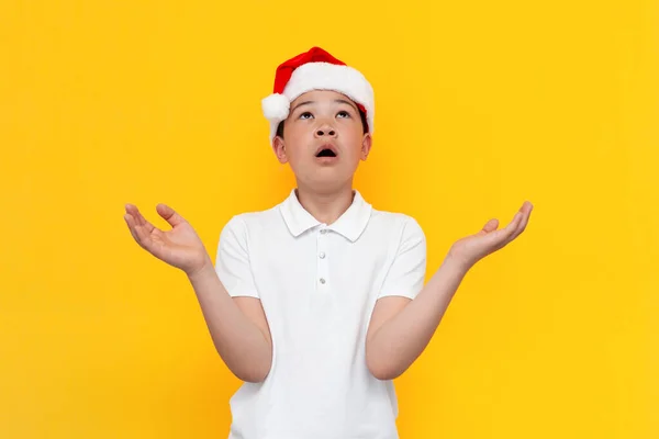 Petit Garçon Asiatique Chapeau Santa Imagine Attraper Magie Haut Sur — Photo