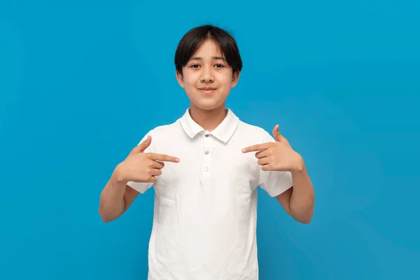 Asian Boy Twelve Years Old White Shirt Pointing Himself Blue — Stock Photo, Image