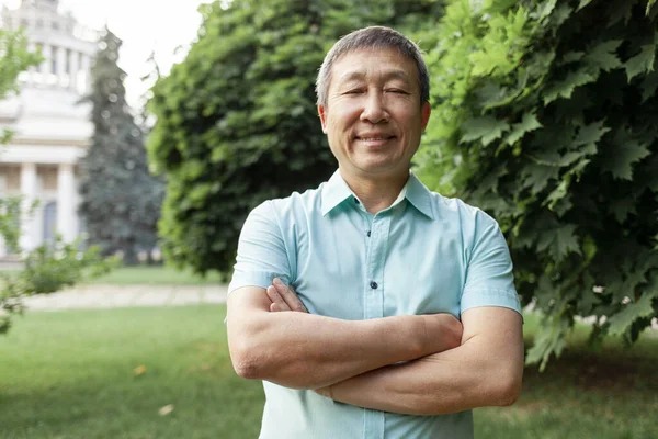 Retrato Asiático Anciano Vistiendo Camisa Parque Coreano Pensionista Pie Con — Foto de Stock