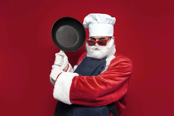 Santa Claus Chef Hat Apron Holds Frying Pan Red Background — Stock Photo, Image