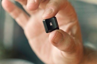 Üzerinde ispanyolca harfi (