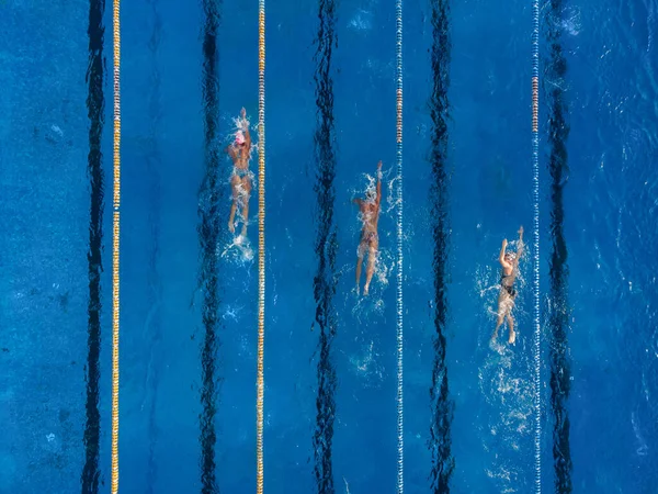 Gruppo Nuotatori Formazione Una Piscina All Aperto Vista Aerea Superiore — Foto Stock