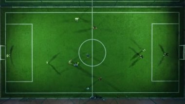 Mini futbol maçının havadan görünüşü, futbol. MiniFootball sahası ve insansız hava aracından futbolcular