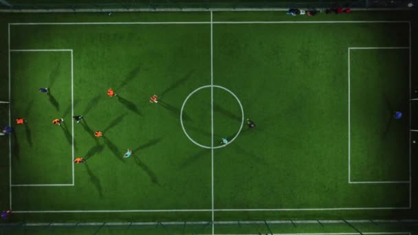 Luftaufnahme Eines Mini Fußballspiels Fußball Minifußballfeld Und Fußballer Aus Der — Stockvideo
