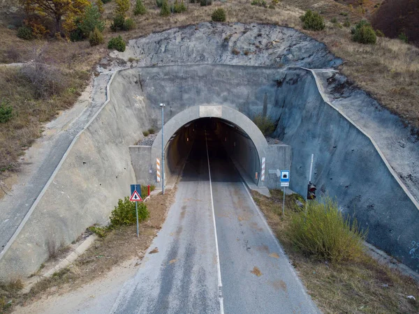 Eingang Des Autotunnels Unterwegs Durch Den Berg Auf Der Straße — Stockfoto