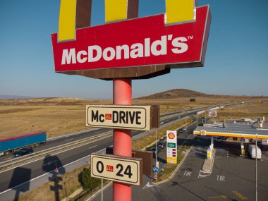Drazhevo - Kasım 1, McDonalds McDrive 1 Kasım Drazhevo Bulgaristan 'ın 1 Kasım akşamı hava sahasındaki Shell benzin istasyonunda tabelayı imzaladı.