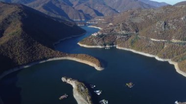 Devin kenti Rodopa Dağları yakınlarındaki Bulgaristan 'da bulunan Vacha Barajı' nın havadan panoramik manzarası