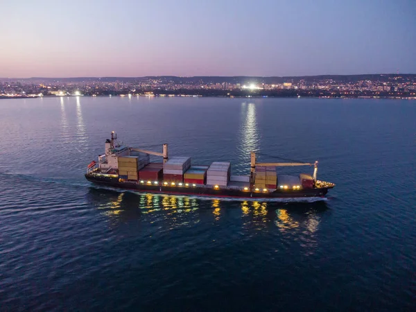Bovenaanzicht Vanuit Lucht Van Vrachtcontainerschip Zee Nachts — Stockfoto