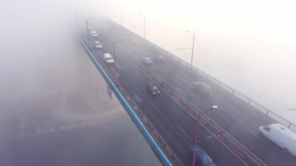 午前中の霧の中でアスパルーフ橋の空中ビュー ヴァルナ ブルガリア — ストック動画