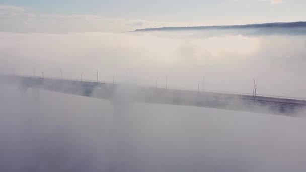 午前中の霧の中でアスパルーフ橋の空中ビュー ヴァルナ ブルガリア — ストック動画