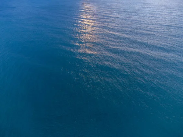 Vista Aerea Drone Volante Alba Tramonto Sull Oceano — Foto Stock