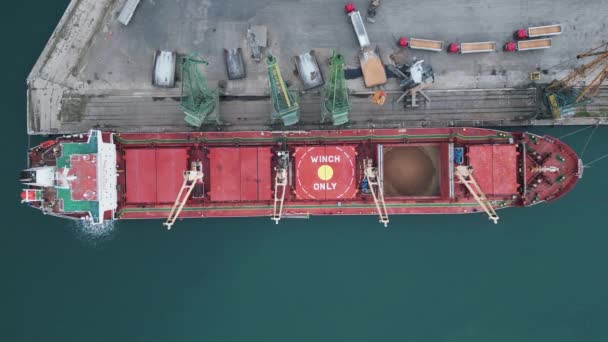 Luchtfoto Van Grote Vrachtschip Bulkcarrier Geladen Met Korrel Tarwe Haven — Stockvideo