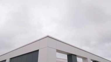 Modern ofis cephesi veya İHA hava aracı videosu