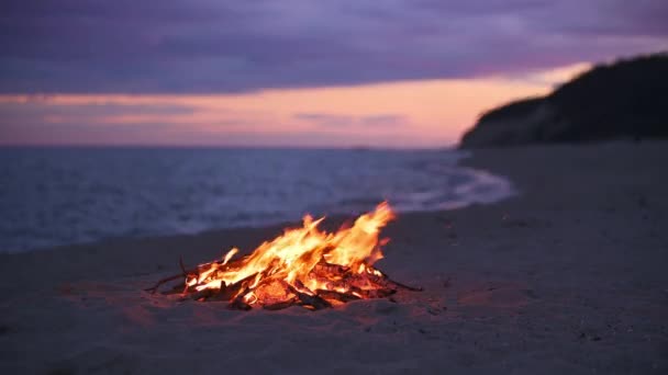 Beach Bonfire Selektivt Fokus Med Vacker Solnedgång Eller Soluppgång Ingen — Stockvideo