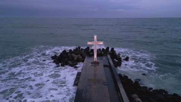 Christian Cross Standing Pier Stormy Sea Ocean Dramatic Sky Night — Video Stock
