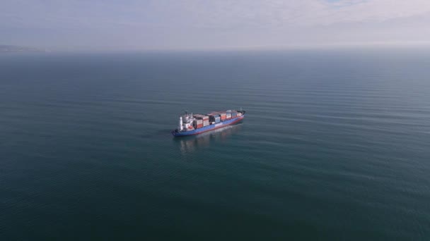从空中俯瞰集装箱船 航运或运输概念背景 — 图库视频影像