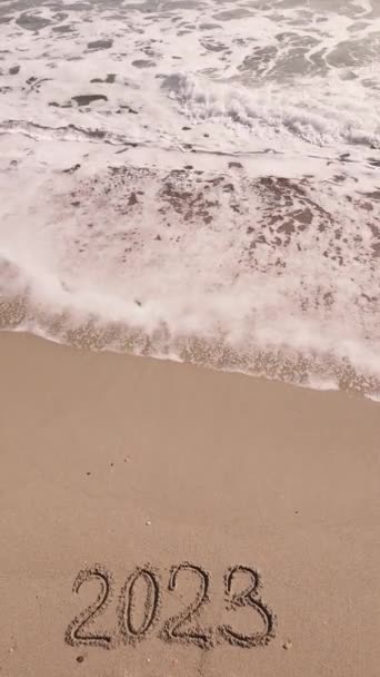 2023 Year Written Sandy Beach Ocean Sunny Day — Vídeo de Stock
