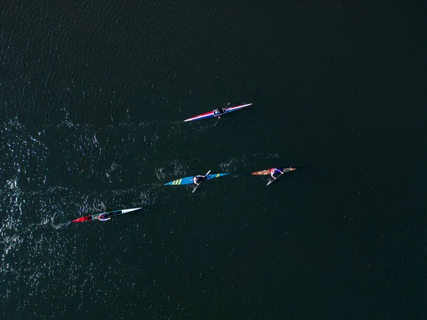 Вид Сверху Воздуха Небольшую Группу Людей Море Байдарках — стоковое фото