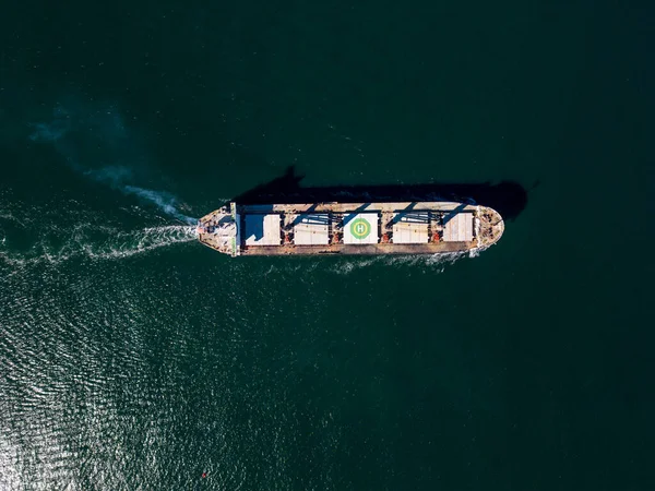 船用散装货船在海上运送谷物 空中俯瞰 — 图库照片